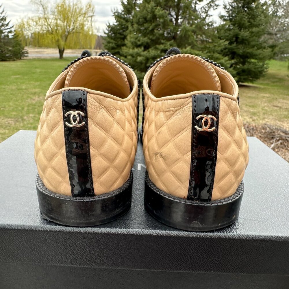 Chanel 18A Beige/Black Leather/Patent Leather Lace Up Oxford Shoes Size 39.5 - Picture 3 of 16